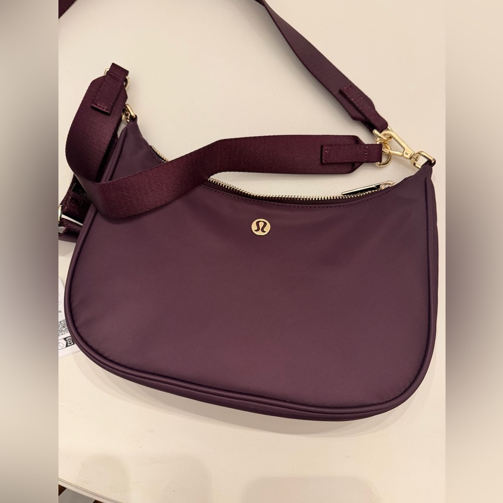 Lululemon City Essentials bag